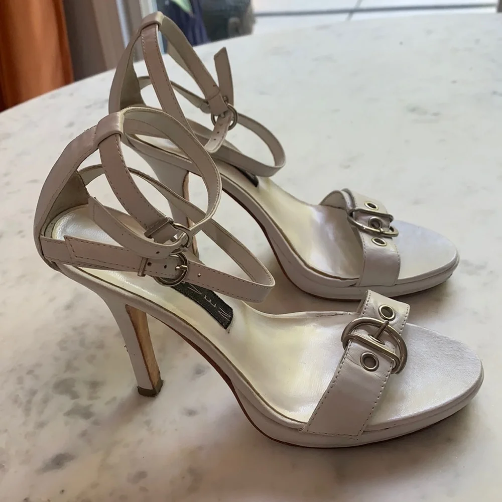 Vintage Y2K White Leather Platform heels